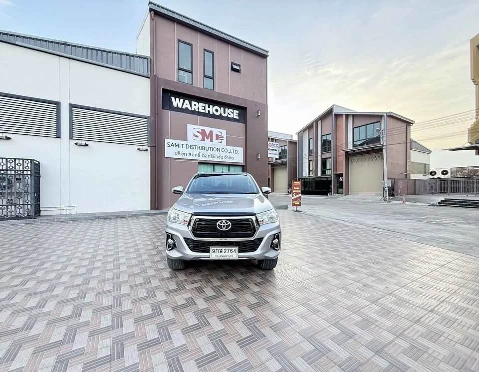 2020 Toyota Hilux VIII 2