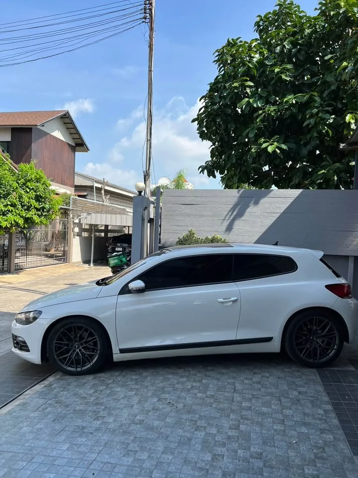 2011 Volkswagen Scirocco III 2