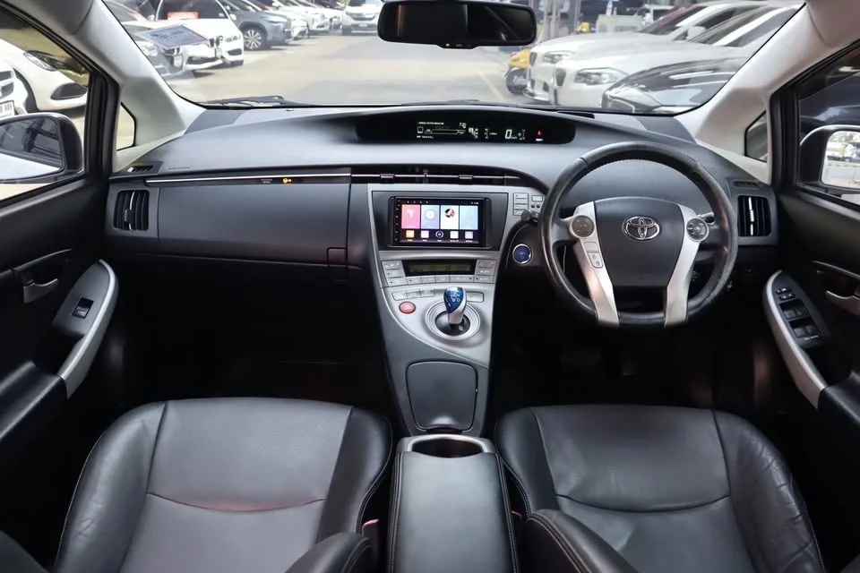 2013 Toyota Prius III 3