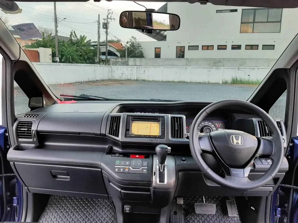2012 Honda Stepwgn IV 3