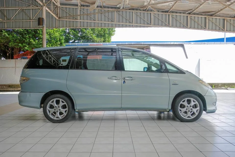 2005 Toyota Estima II 2