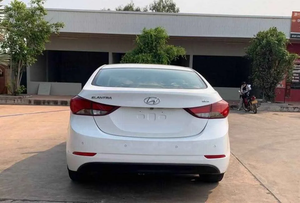 2015 Hyundai Elantra V 2