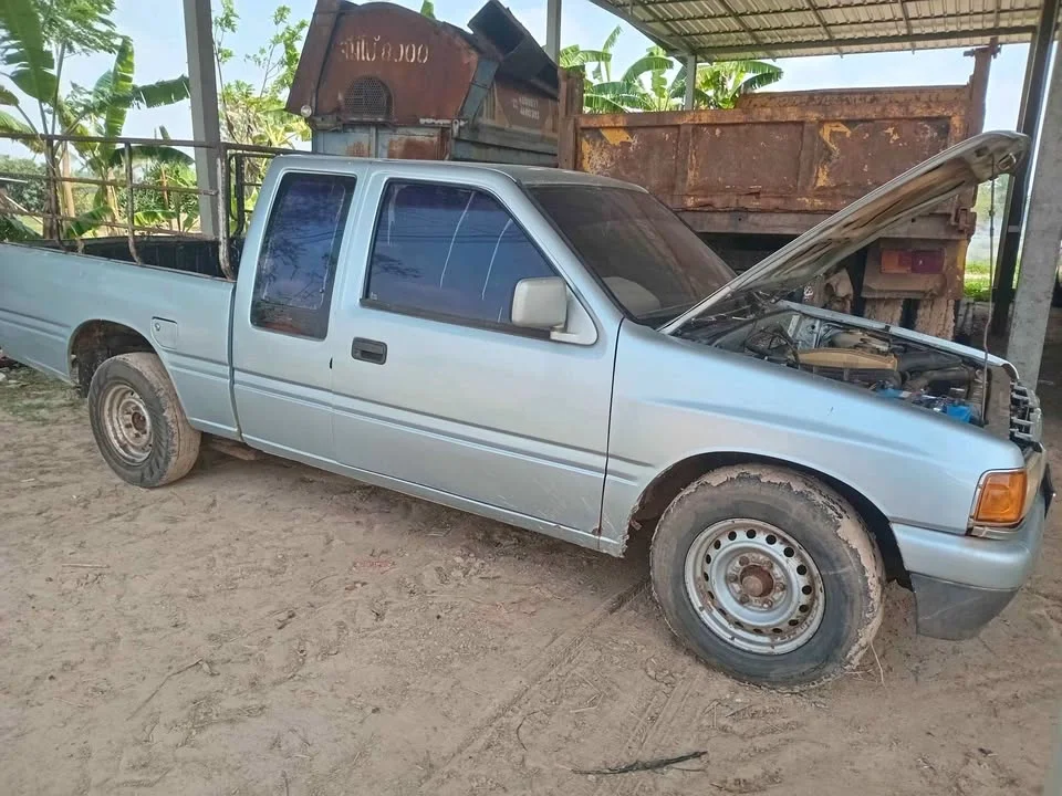 1997 Isuzu TFR III 2