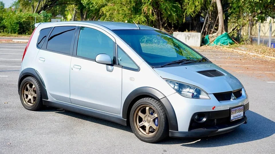 2001 Mitsubishi Colt Z30, V 3