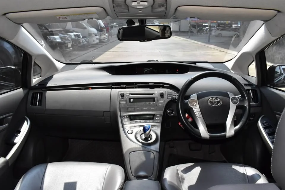 2011 Toyota Prius III 2