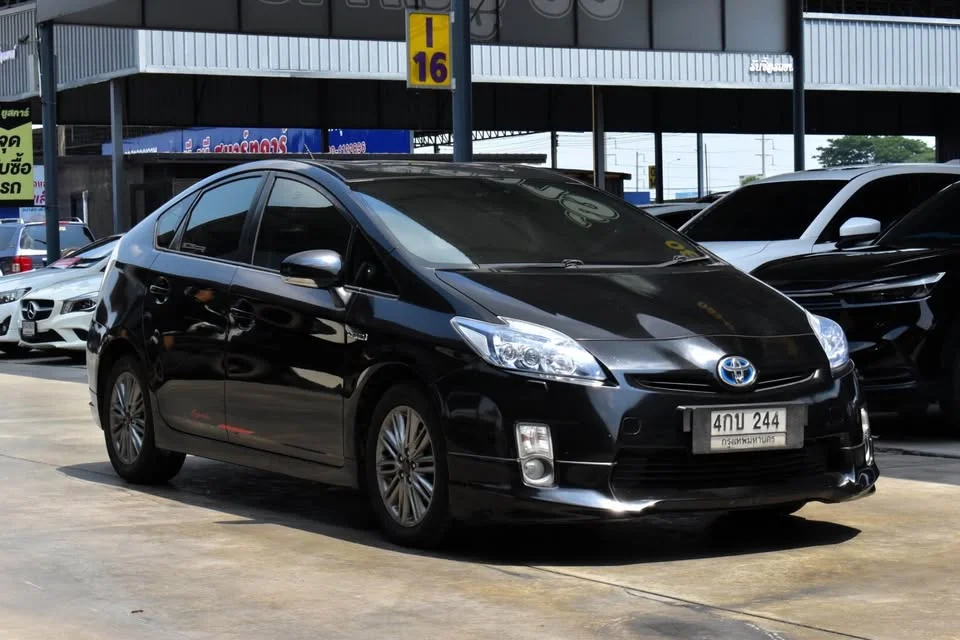 2011 Toyota Prius III 3
