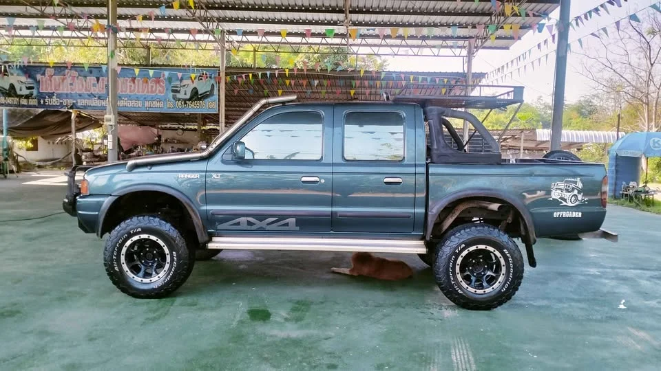 2002 Mazda 2500 Fighter V 2