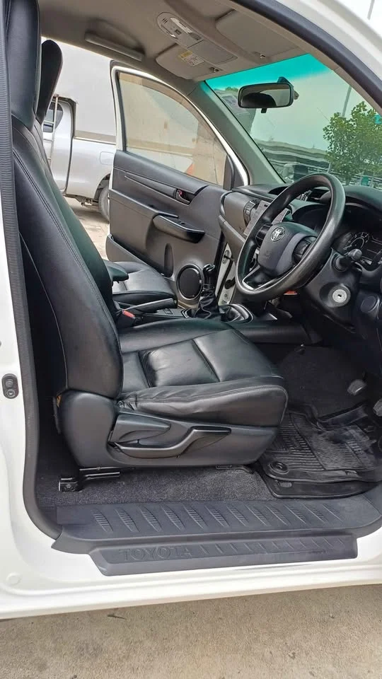 2016 Toyota Hilux VIII 2