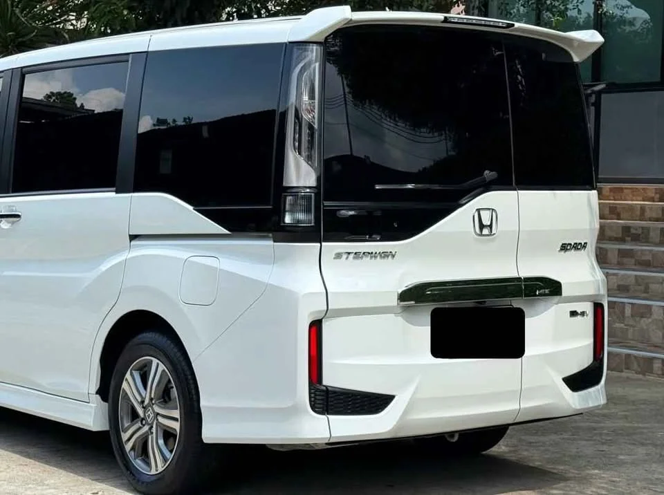 2022 Honda Stepwgn V 2