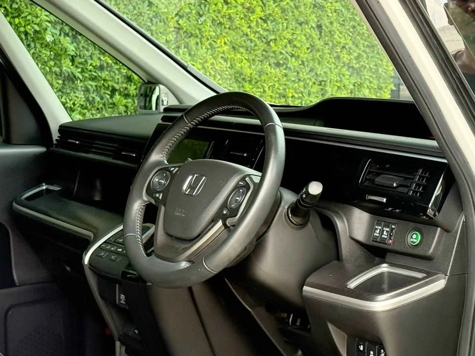 2022 Honda Stepwgn V 3