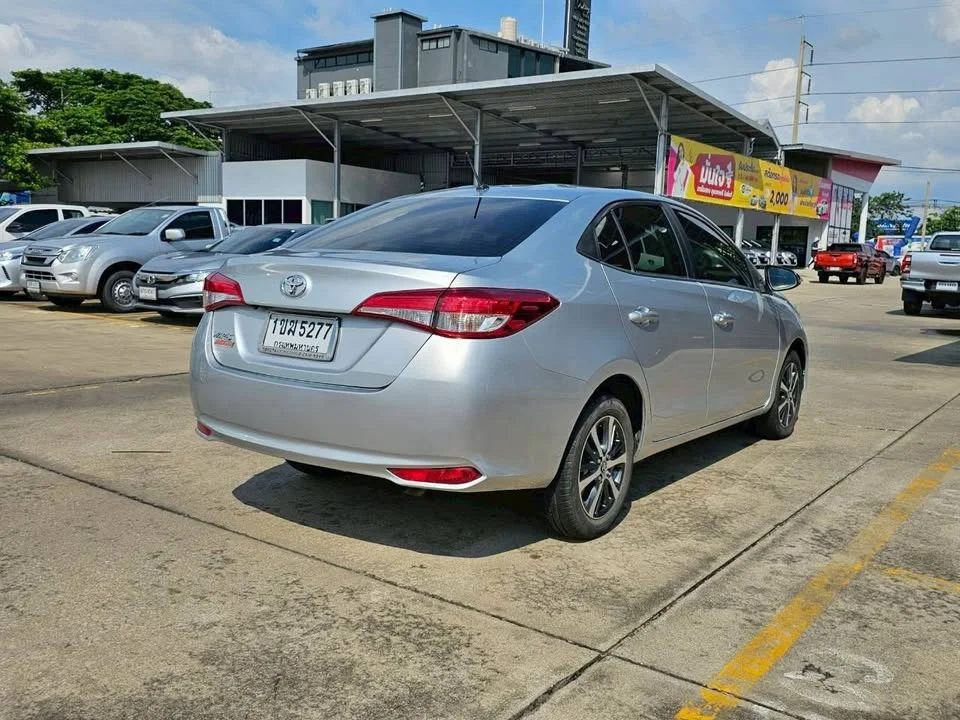 2020 Toyota Yaris ATIV III 2