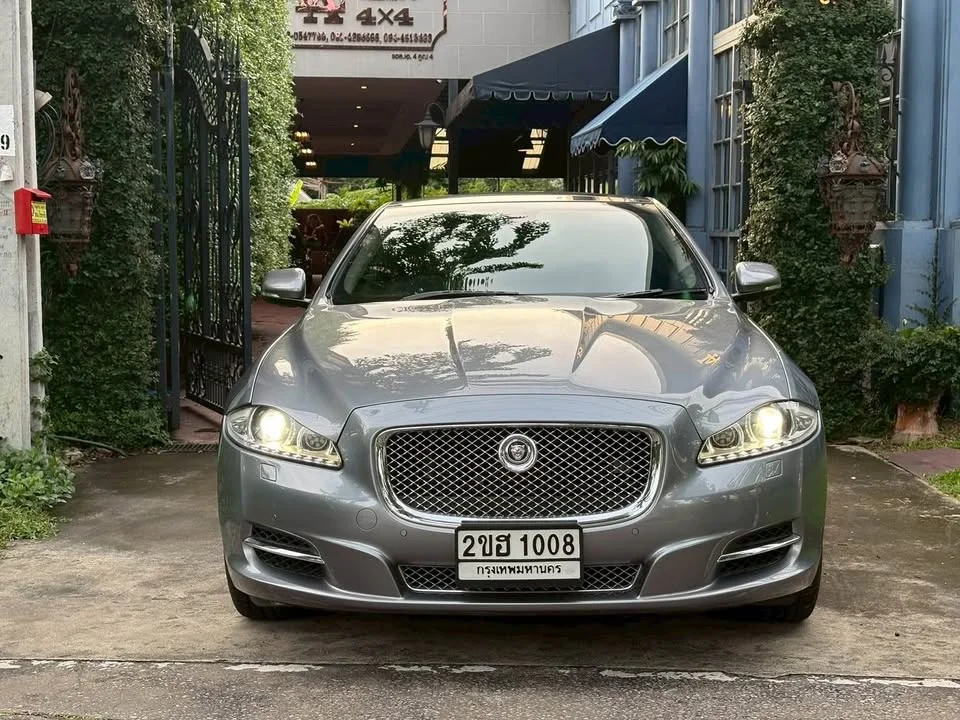 2011 Jaguar XJ X351 2