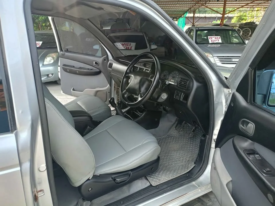 2002 Mazda 2500 Fighter V 3