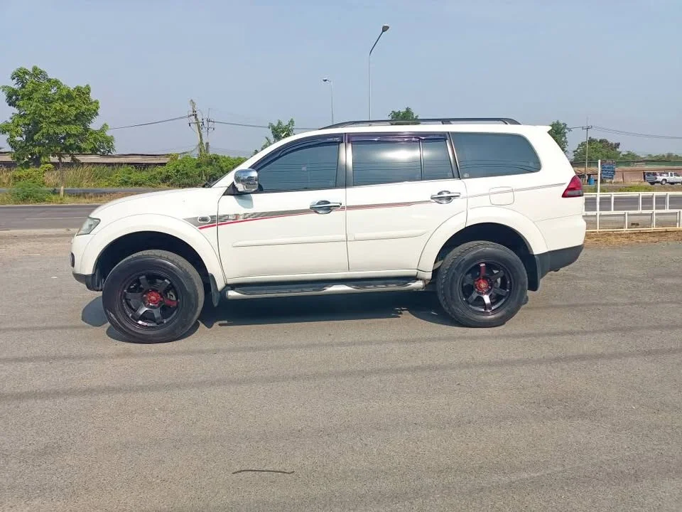 2013 Mitsubishi Pajero Sport II 2