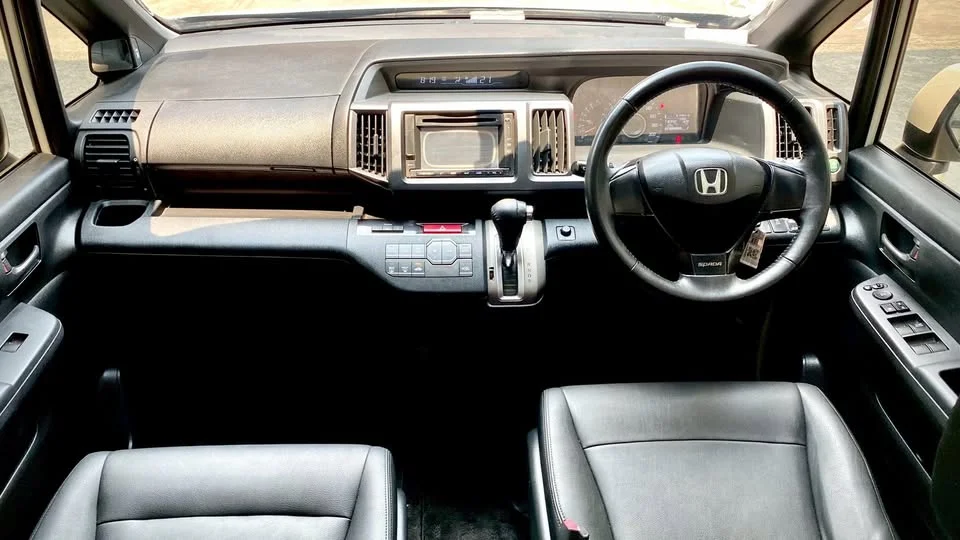 2012 Honda Stepwgn IV 3