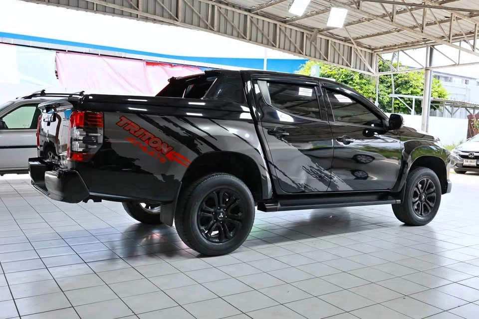 2022 Mitsubishi Triton V 2