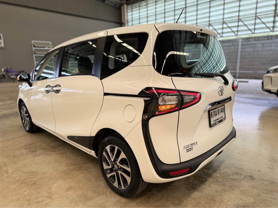 2017 Toyota Sienta II 2
