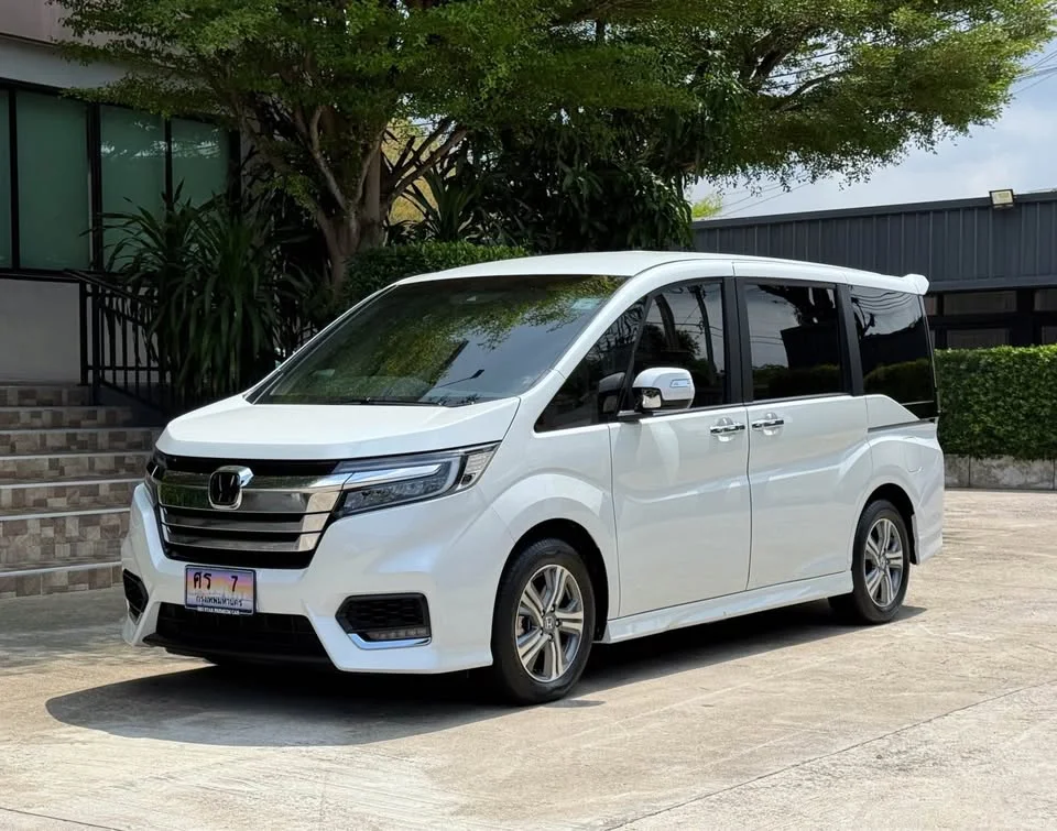 2022 Honda Stepwgn V 2