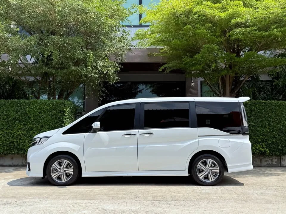 2022 Honda Stepwgn V 3