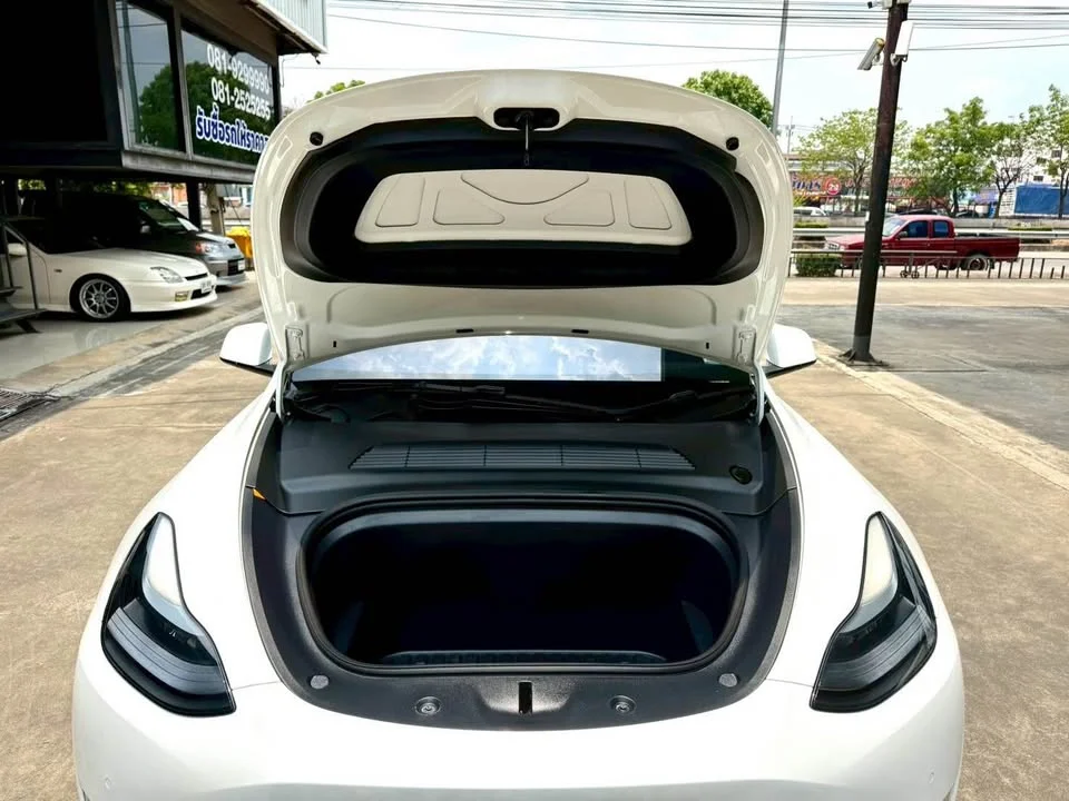 2023 Tesla Model Y 2