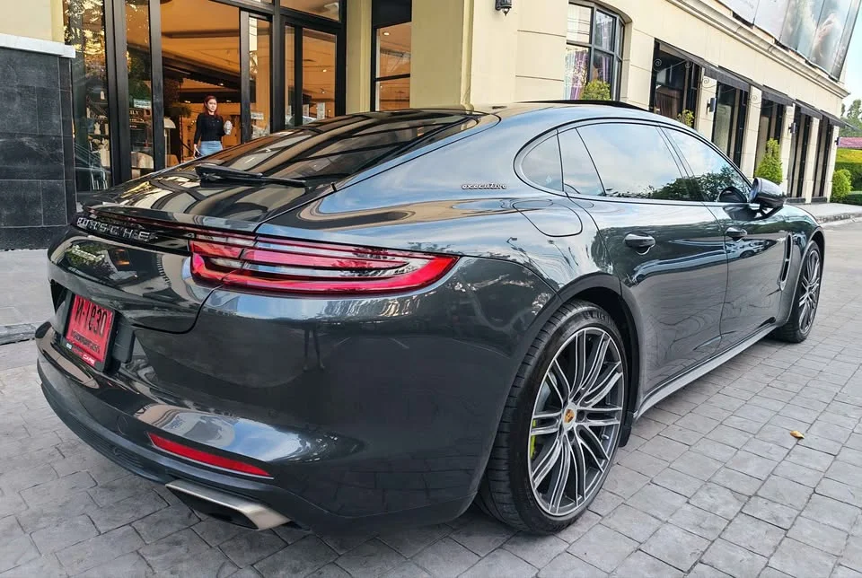 2019 Porsche Panamera II 2