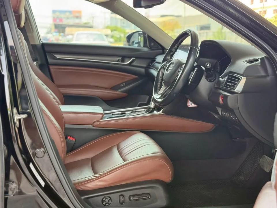 2020 Honda Accord X 2