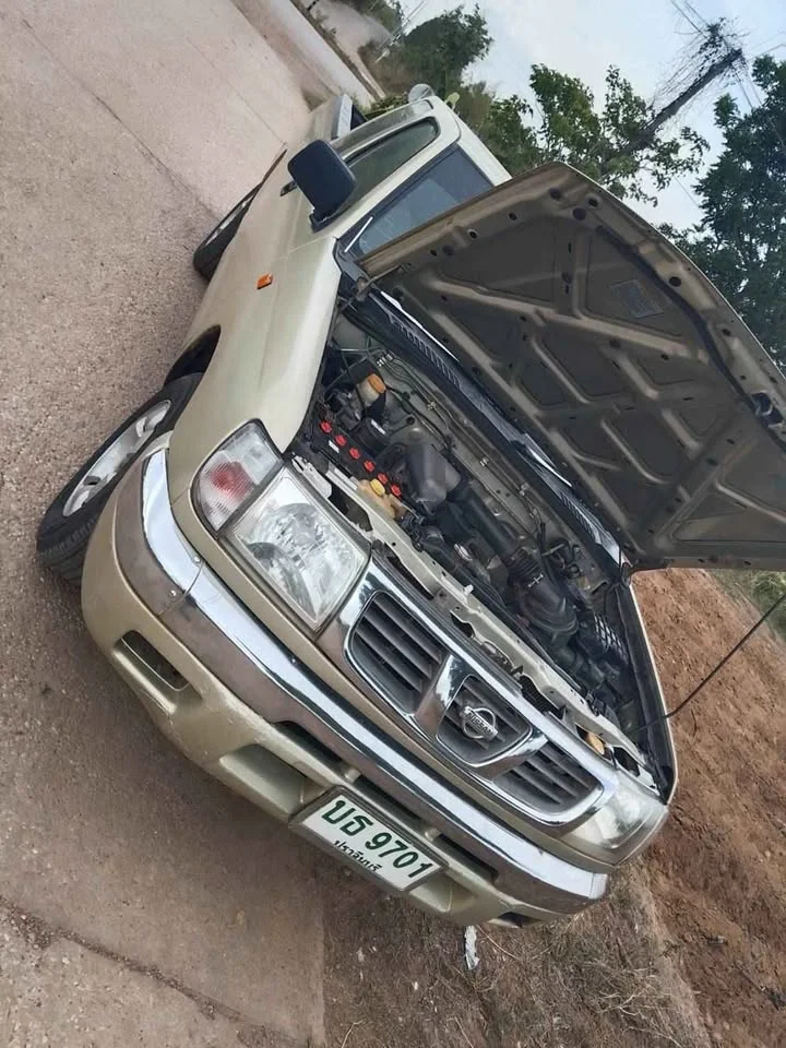 2001 Nissan Frontier I 2
