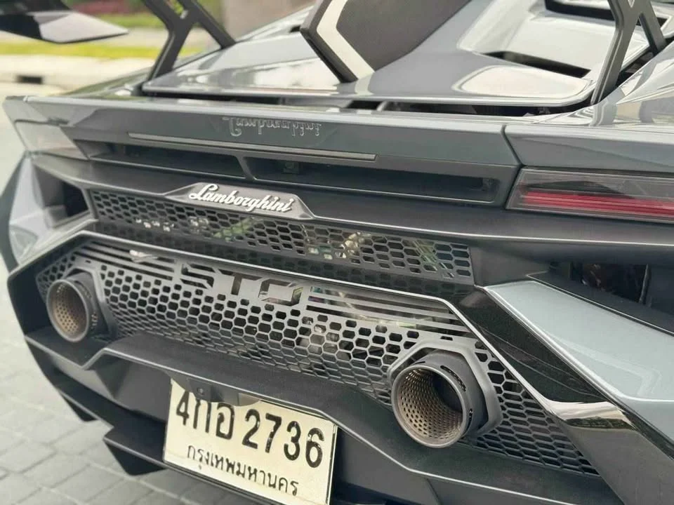 2022 Lamborghini Huracan 2