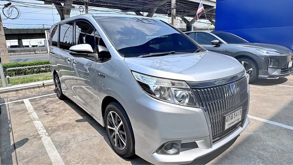 2015 Toyota Voxy III 3
