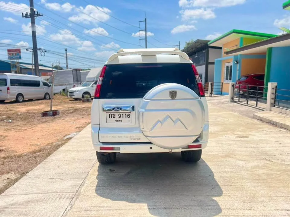 2011 Ford Everest I 3