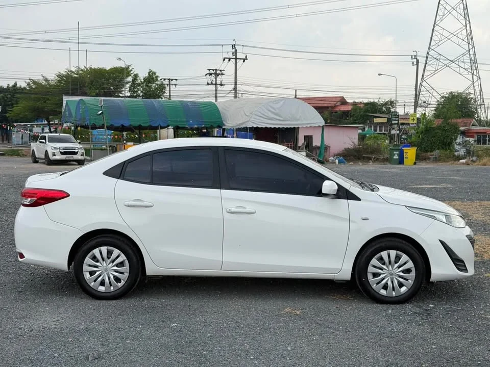 2019 Toyota Yaris ATIV III 2