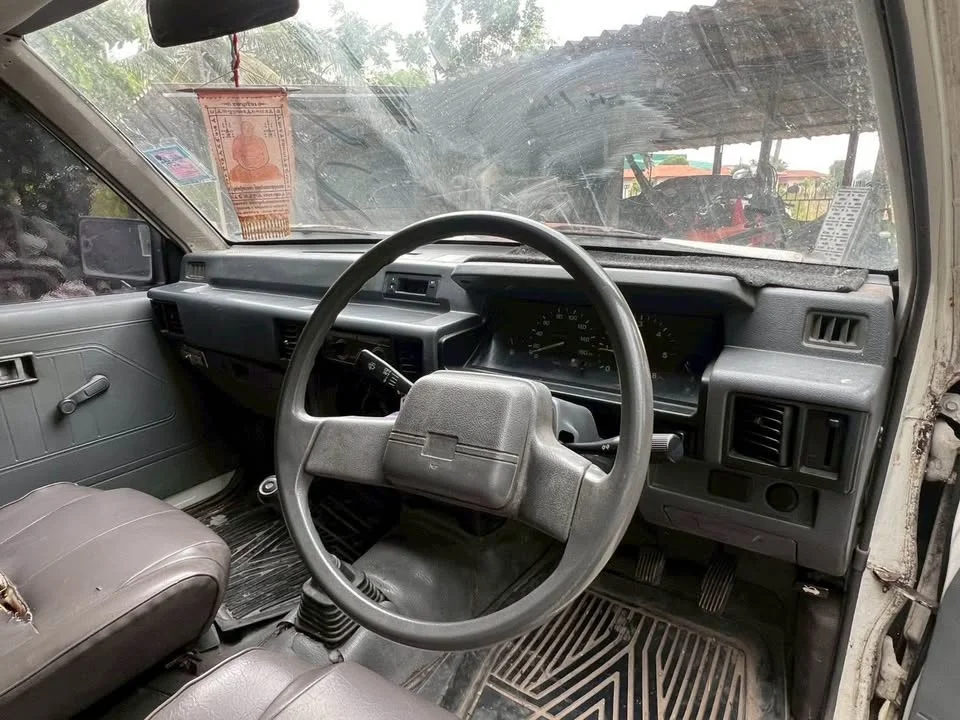 1994 Mitsubishi Triton II 2