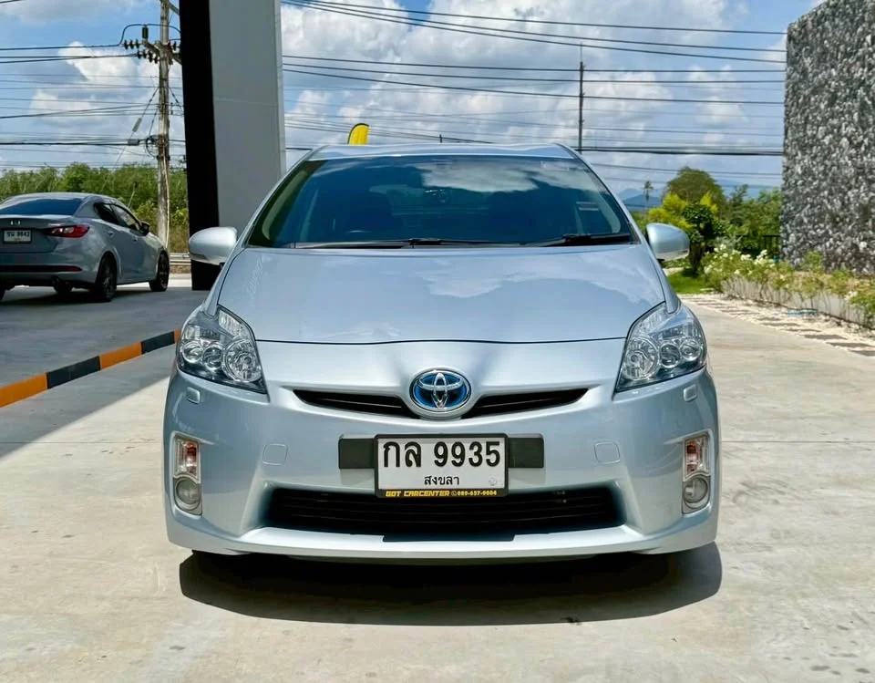 2011 Toyota Prius III 2