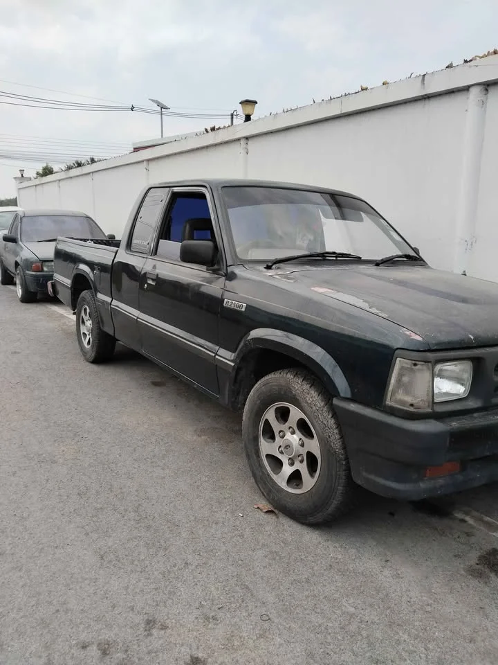 1995 Mazda B2500 IV 2