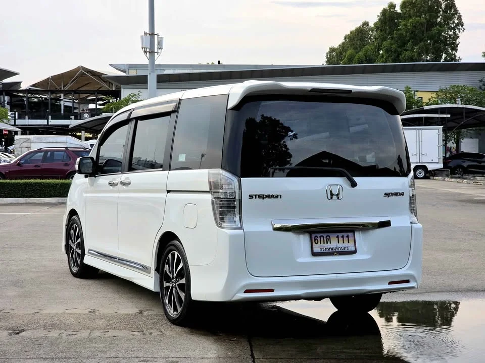 2014 Honda Stepwgn IV 2