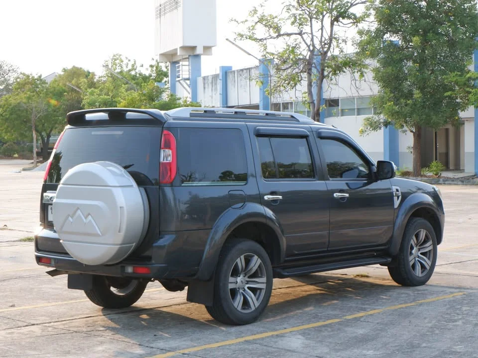 2012 Ford Everest I 3