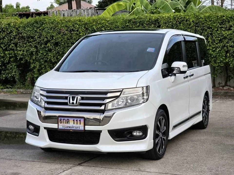 2014 Honda Stepwgn IV 3