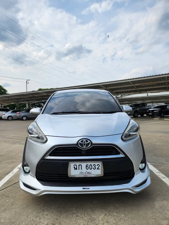 2016 Toyota Sienta II 3