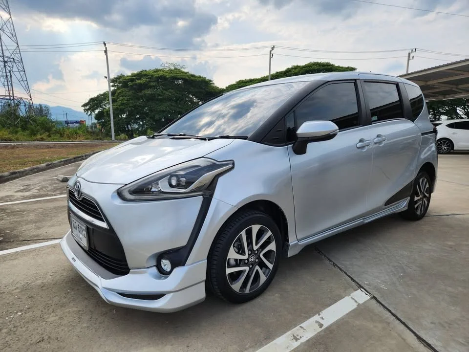 2016 Toyota Sienta II 2