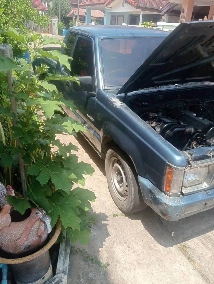 1992 Mitsubishi Triton II 3