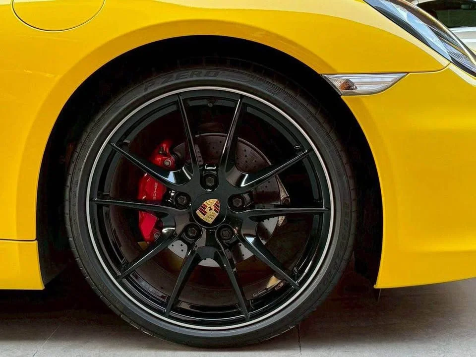 2015 Porsche Boxster and Cayman III 3