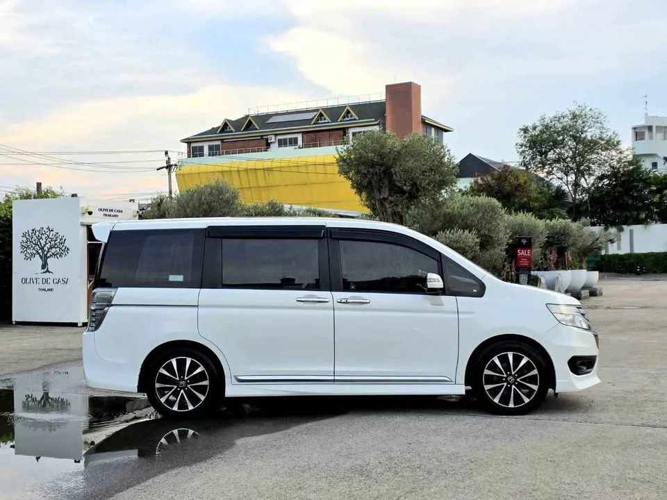 2014 Honda Stepwgn IV 2