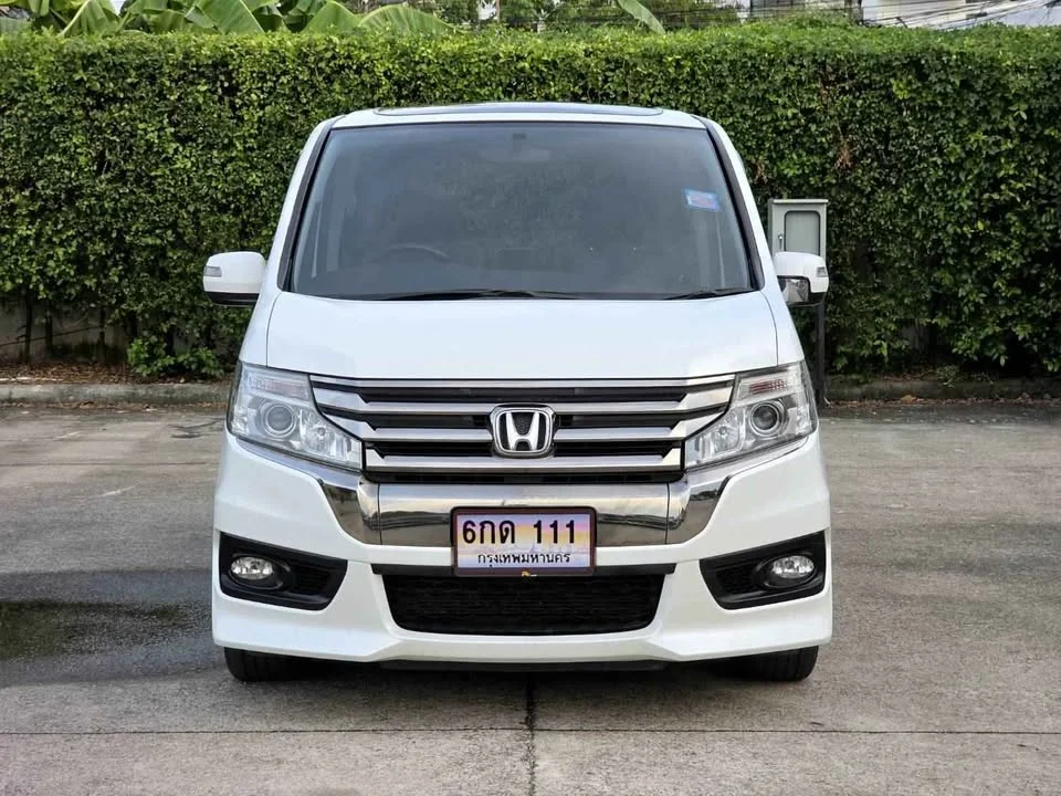 2014 Honda Stepwgn IV 3