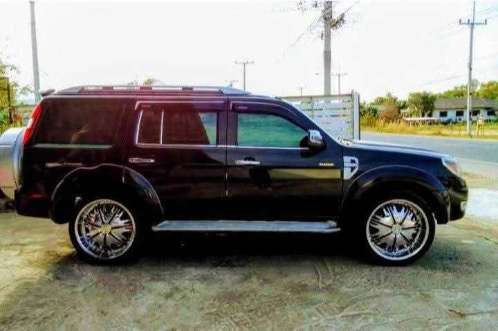 2011 Ford Everest I 2