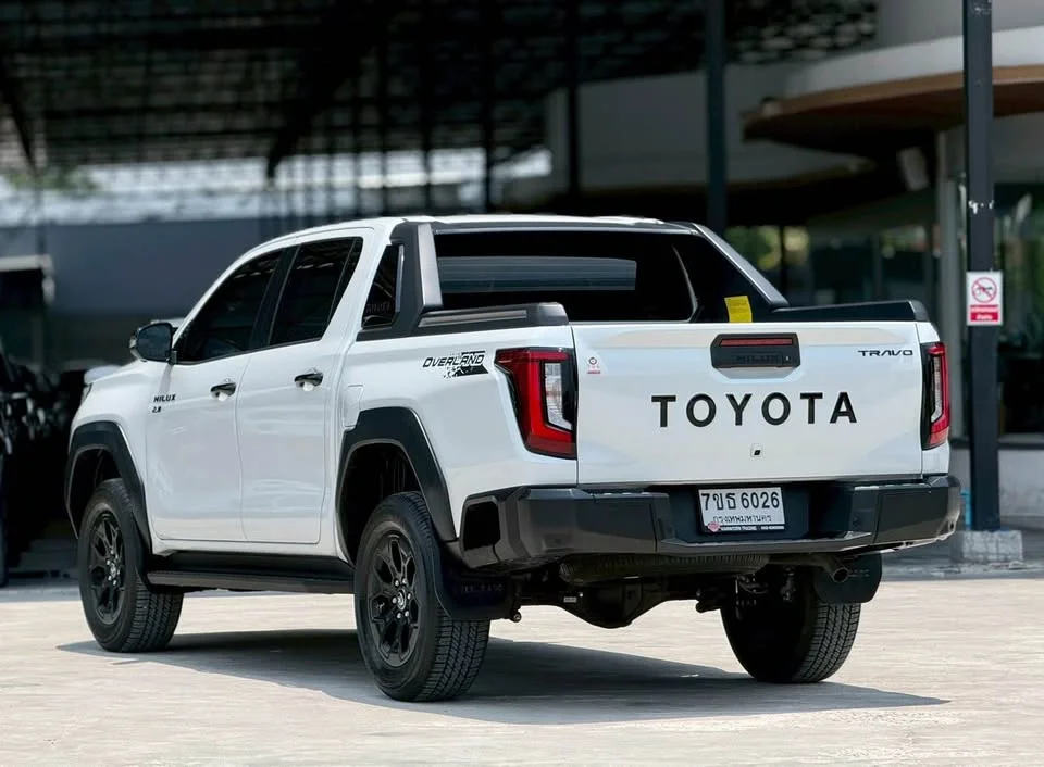 2025 Toyota Hilux VIII 2