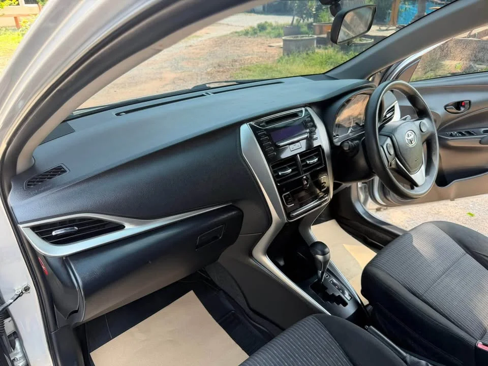 2017 Toyota Yaris ATIV III 2