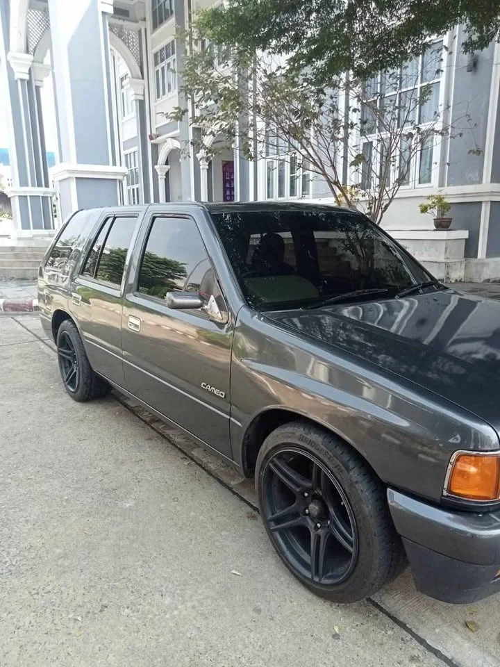 1994 Isuzu Vega I 2