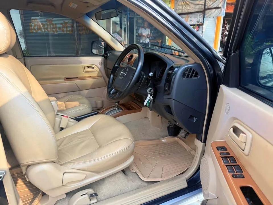 2006 Isuzu MU-7 2