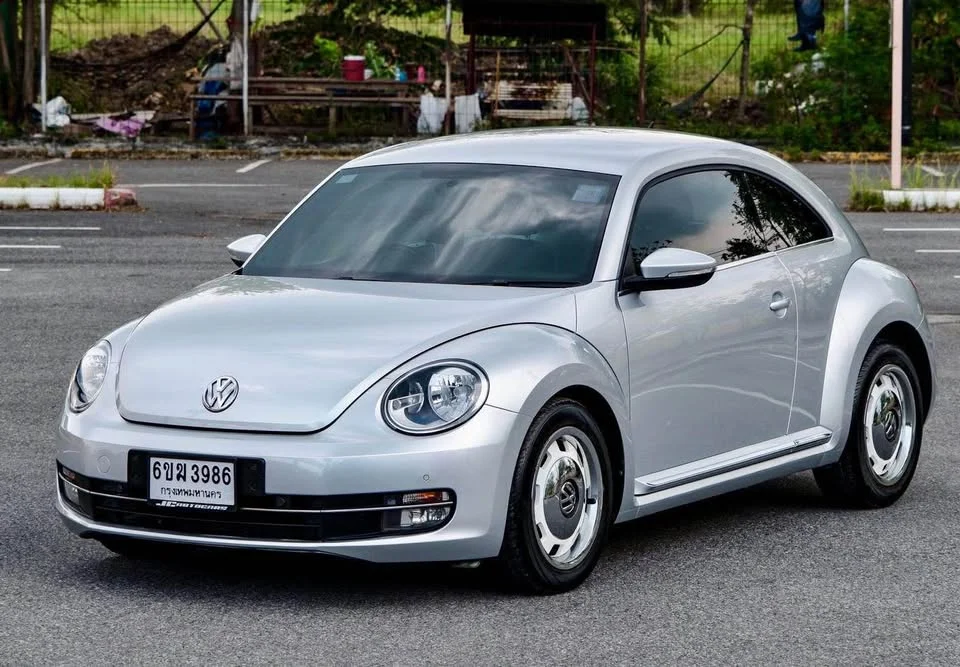 2013 Volkswagen New Beetle 2