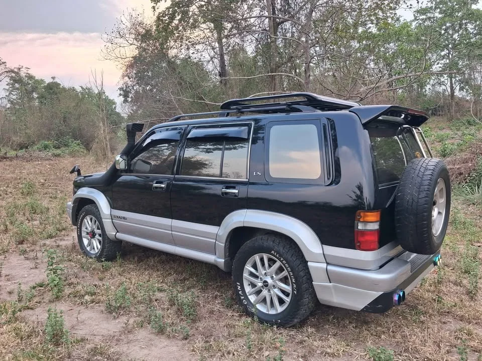 1997 Isuzu Trooper II 2